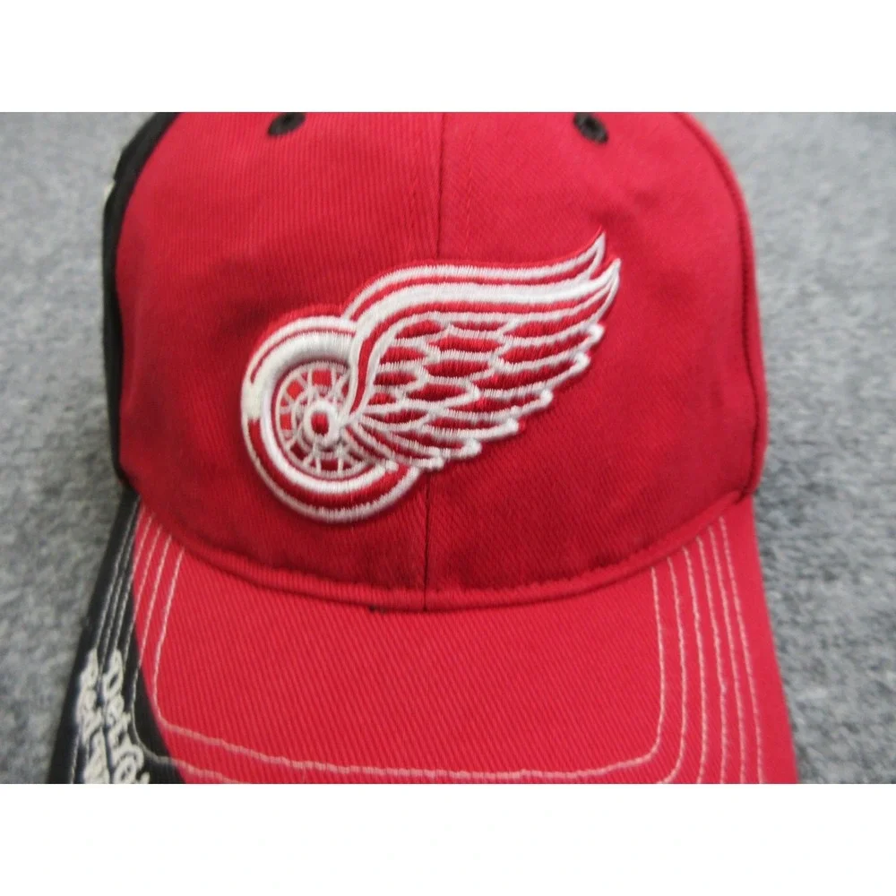 Detroit Red Wings Hat Cap Strap Back OSFA Black Red NHL Hockey Mens‎ Embroidered